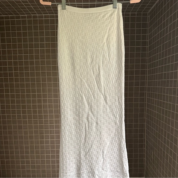 Textured Maxi Skirt & Tube Top Set - Picture 7 of 10